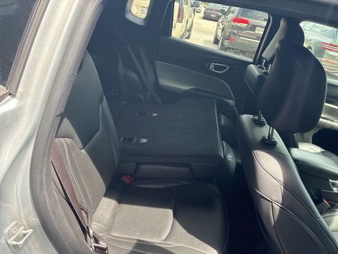 Used 2025 Jeep Compass Limited image 12