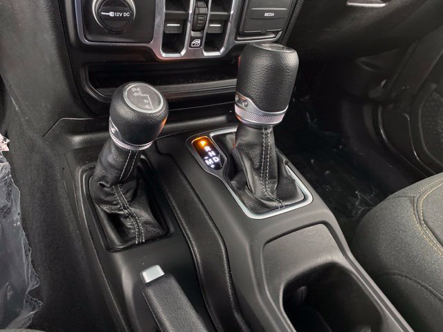 Used 2026 Jeep Wrangler Unlimited Sahara AWD/4WD image 32