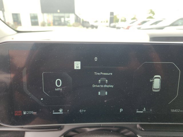 Used 2026 Kia Carnival SX w/ SX Dark Edition Package FWD image 13