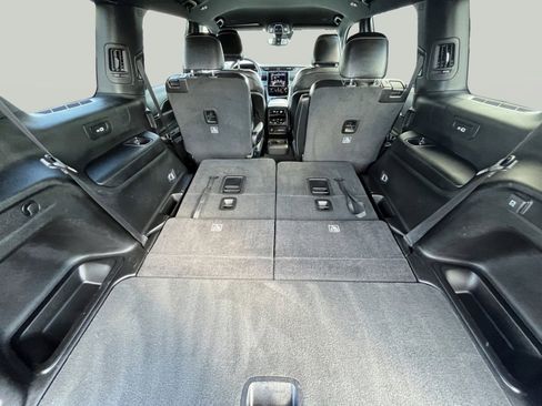 Used 2023 Jeep Grand Cherokee L Laredo image 9