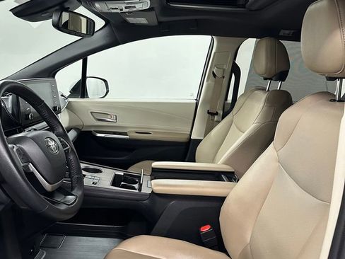 Used 2022 Toyota Sienna XLE AWD/4WD image 12