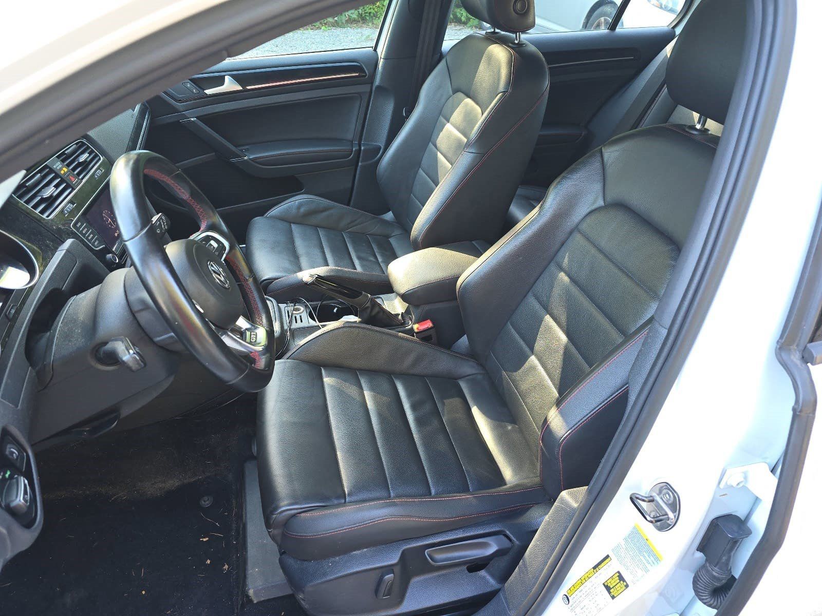 Used 2015 Volkswagen GTI SE FWD image 11