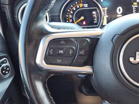 Used 2018 Jeep Wrangler Unlimited Sahara image 28