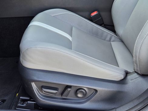 Used 2025 Toyota Camry SE image 13