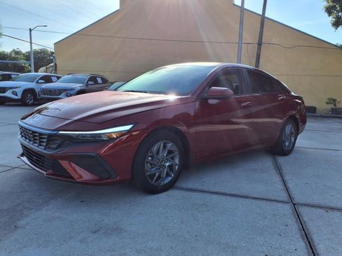 Used 2025 Hyundai Elantra Blue image 20