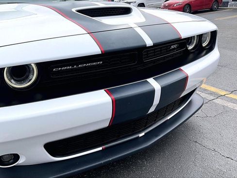 Used 2018 Dodge Challenger SRT image 32