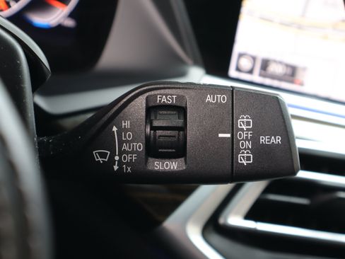 Used 2021 BMW X5 xDrive40i w/ M Sport Package AWD/4WD image 22