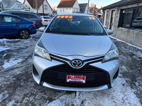 Used 2017 Toyota Yaris LE image 2