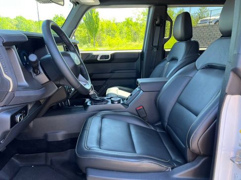 Used 2025 Ford Bronco Badlands AWD/4WD image 4