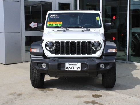 Used 2024 Jeep Wrangler Sport AWD/4WD image 2