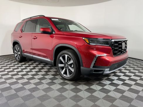 New 2025 Honda Pilot Touring image 6