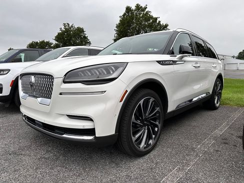 Used 2023 Lincoln Aviator Reserve w/ Equipment Group 201A AWD/4WD image 2