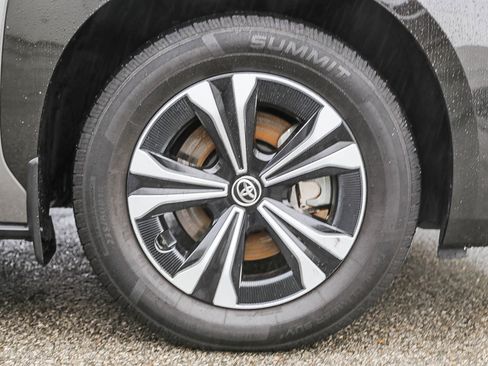 Used 2023 Toyota bZ4X XLE image 10