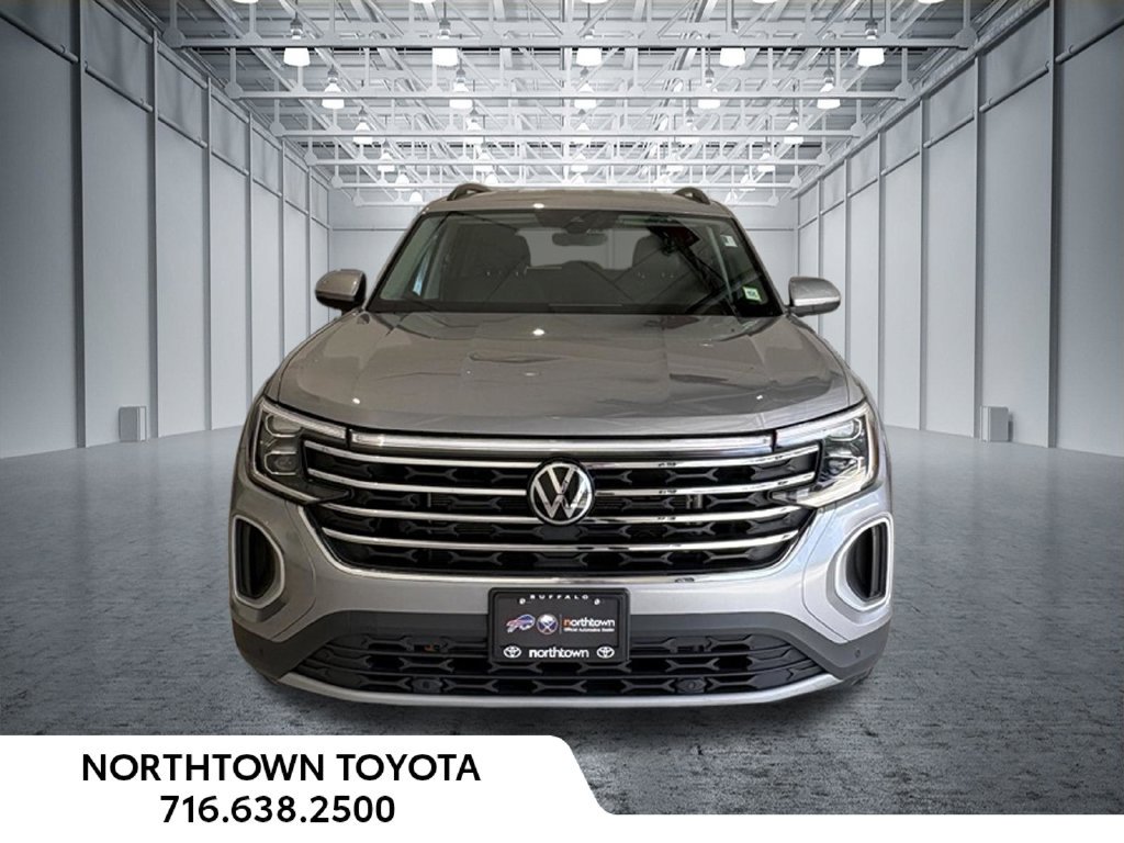 Used 2025 Volkswagen Atlas SE AWD/4WD image 3