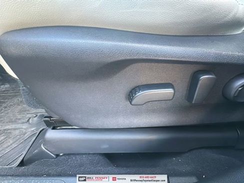 Used 2022 Subaru Ascent Limited image 15