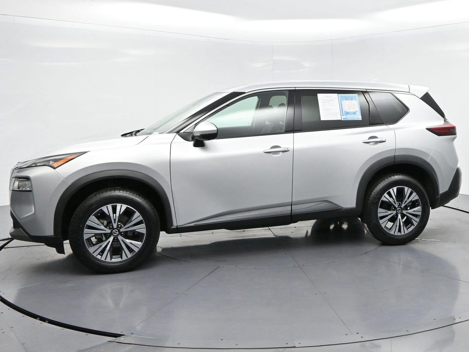 Used 2021 Nissan Rogue SV AWD/4WD image 3