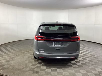 Used 2023 Chrysler Pacifica Touring-L
