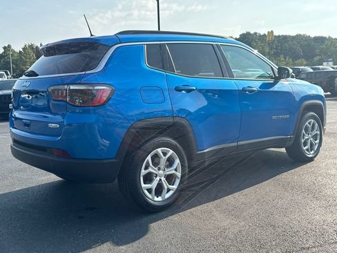Used 2024 Jeep Compass Latitude AWD/4WD image 8
