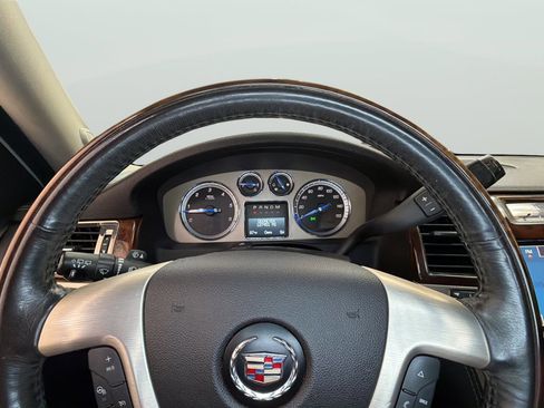Used 2013 Cadillac Escalade Platinum AWD/4WD image 29