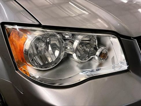 Used 2019 Dodge Grand Caravan SE w/ Rear Park Assist Package FWD image 29