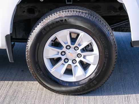 Used 2025 Chevrolet Silverado 1500 LT RWD image 9