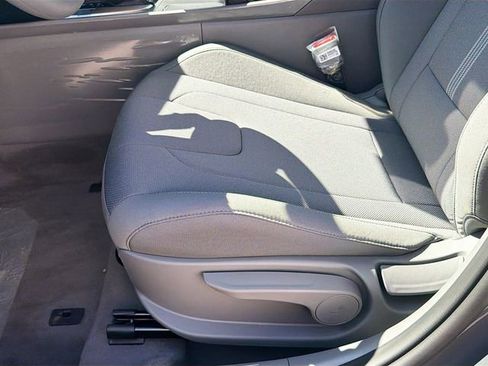 New 2026 Hyundai Elantra SE image 18