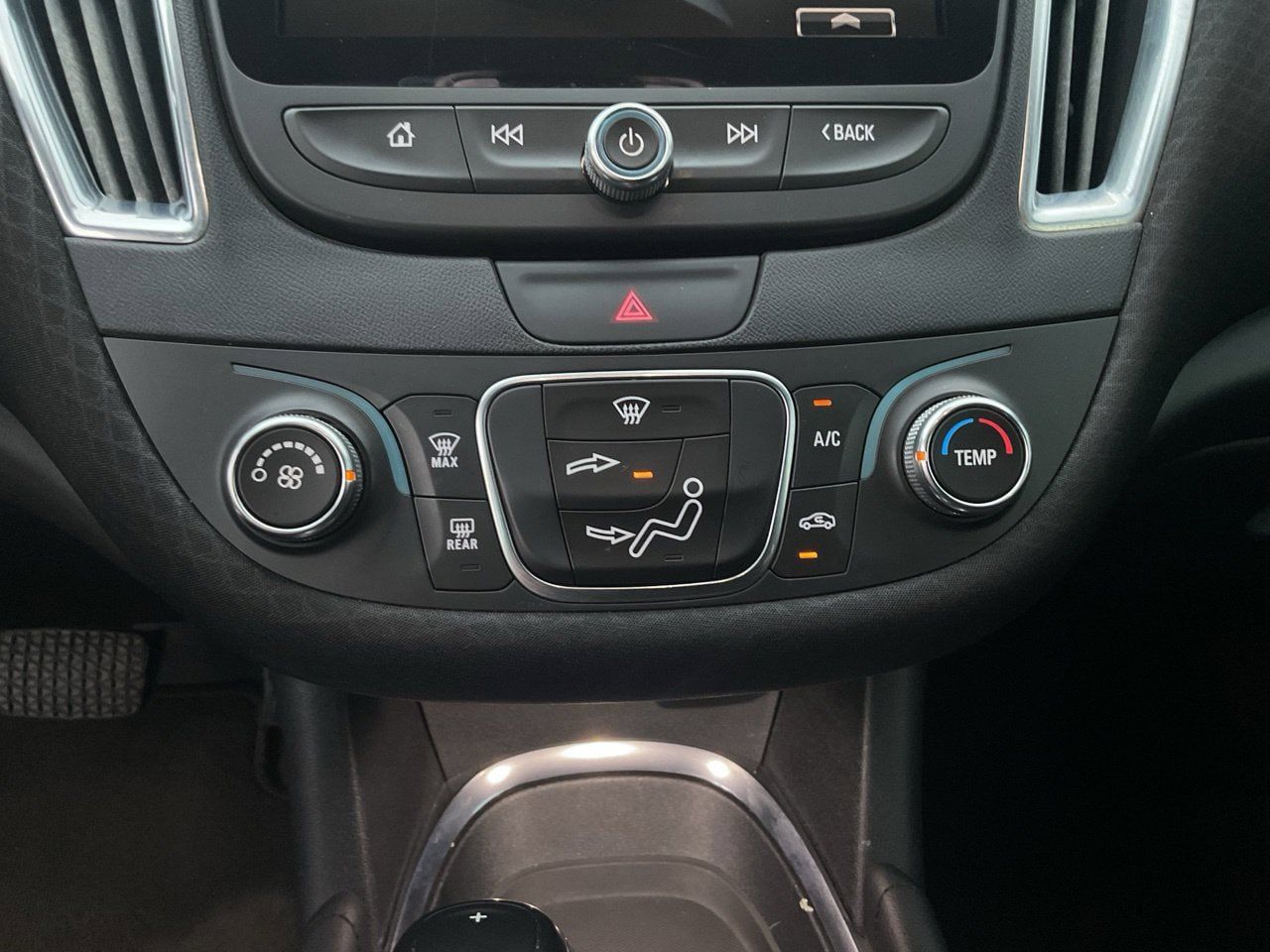 Used 2018 Chevrolet Malibu LT FWD image 21