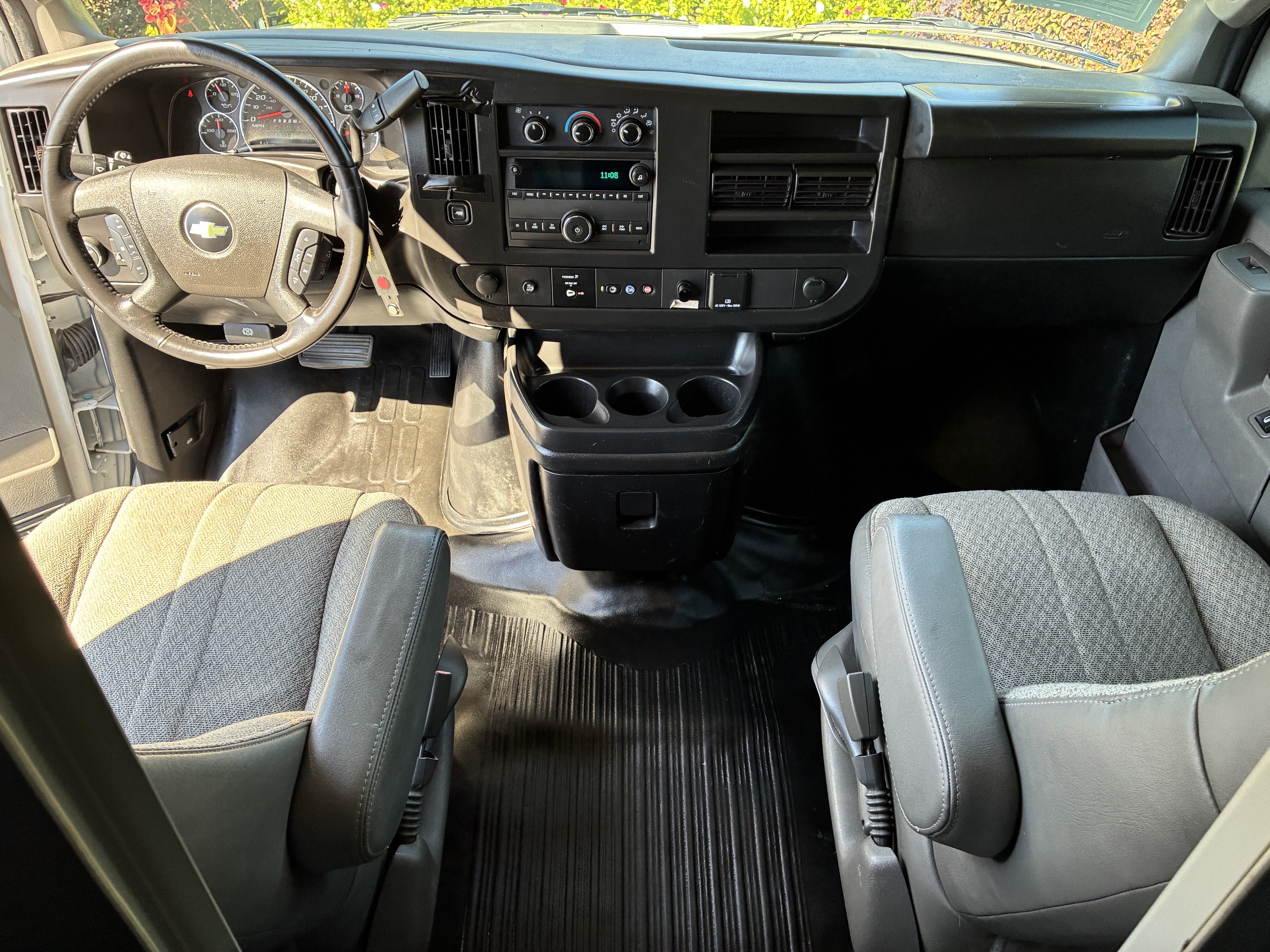 Used 2023 Chevrolet Express 3500 w/ Power Convenience Package RWD image 17