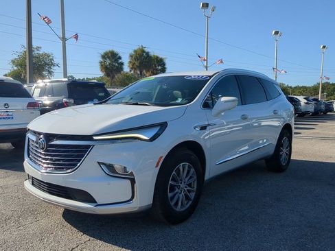 Used 2023 Buick Enclave Essence image 8