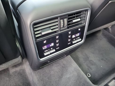 Certified 2023 Porsche Cayenne Platinum Edition image 18