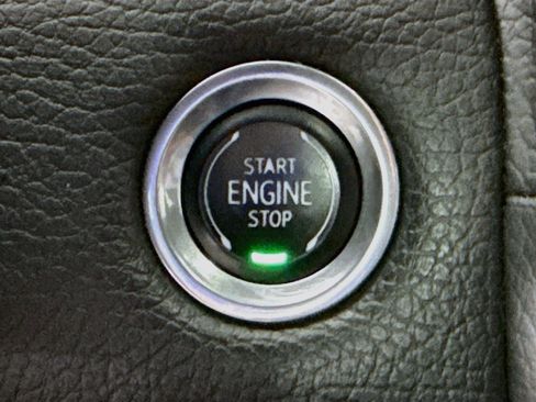 Used 2021 GMC Yukon Denali w/ Denali Premium Package AWD/4WD image 21