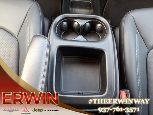 Certified 2025 Chrysler Pacifica Select image 23