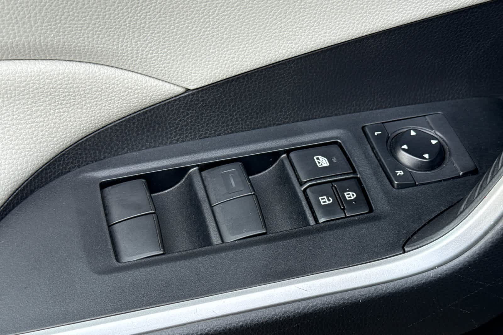 Used 2020 Toyota RAV4 XLE w/ Convenience Package AWD/4WD image 13