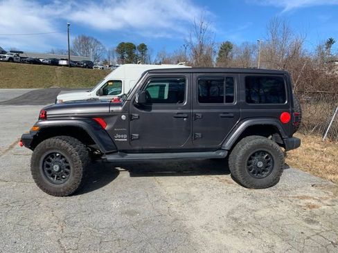 Used 2020 Jeep Wrangler Unlimited Sahara image 4