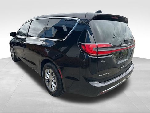 Used 2024 Chrysler Pacifica Touring-L AWD/4WD image 7