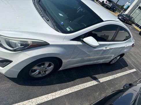 Used 2014 Hyundai Elantra SE FWD image 3