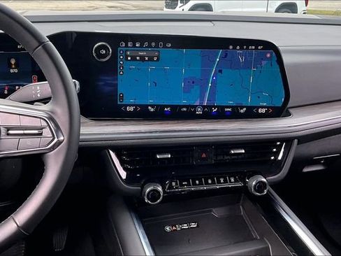 Used 2025 Chevrolet Suburban Z71 AWD/4WD image 9