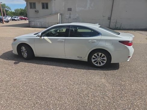Used 2013 Lexus ES 300h w/ Luxury Pkg FWD image 4