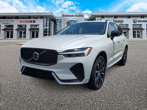 Used 2024 Volvo XC60 B5 Plus AWD/4WD image 4