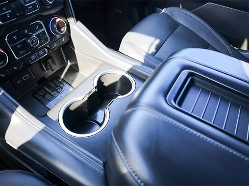 Used 2022 Chevrolet Tahoe Z71 w/ Luxury Package image 20