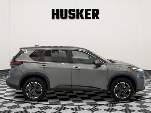 Used 2025 Nissan Rogue SV AWD/4WD image 2