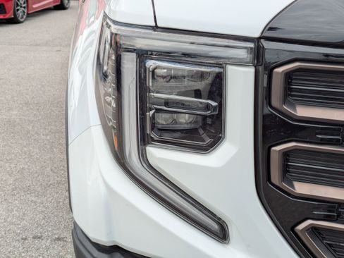 Used 2024 GMC Sierra 1500 AT4X image 10