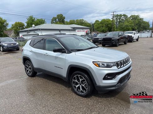 Used 2025 Jeep Compass Limited AWD/4WD image 8