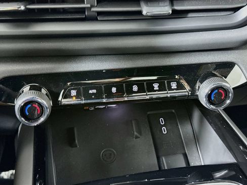 Used 2025 Chevrolet Silverado EV LT AWD/4WD image 16