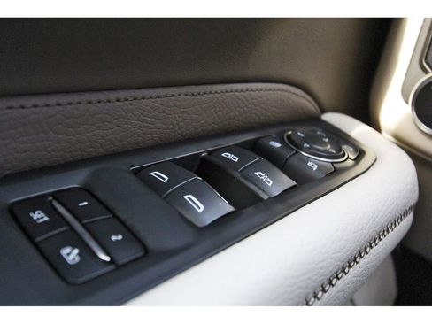 Used 2021 GMC Yukon Denali w/ Denali Premium Package image 20