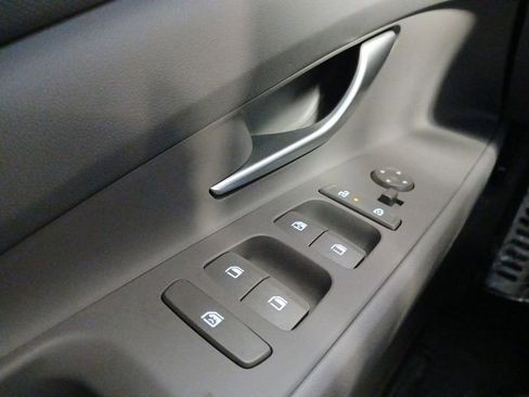 Used 2025 Hyundai Elantra Sport image 18