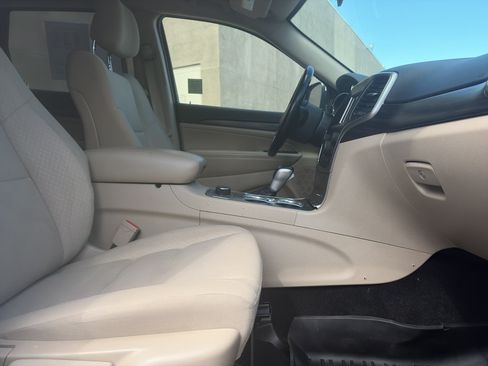 Used 2019 Jeep Grand Cherokee Laredo AWD/4WD image 29