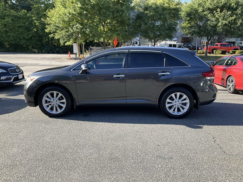 Used 2013 Toyota Venza LE AWD/4WD image 8