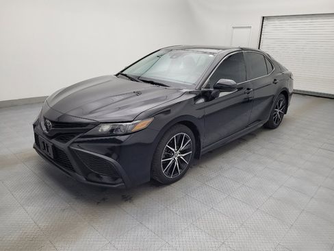Used 2021 Toyota Camry SE FWD image 2