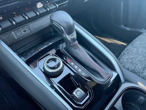 Used 2025 Chevrolet Colorado Z71 AWD/4WD image 24